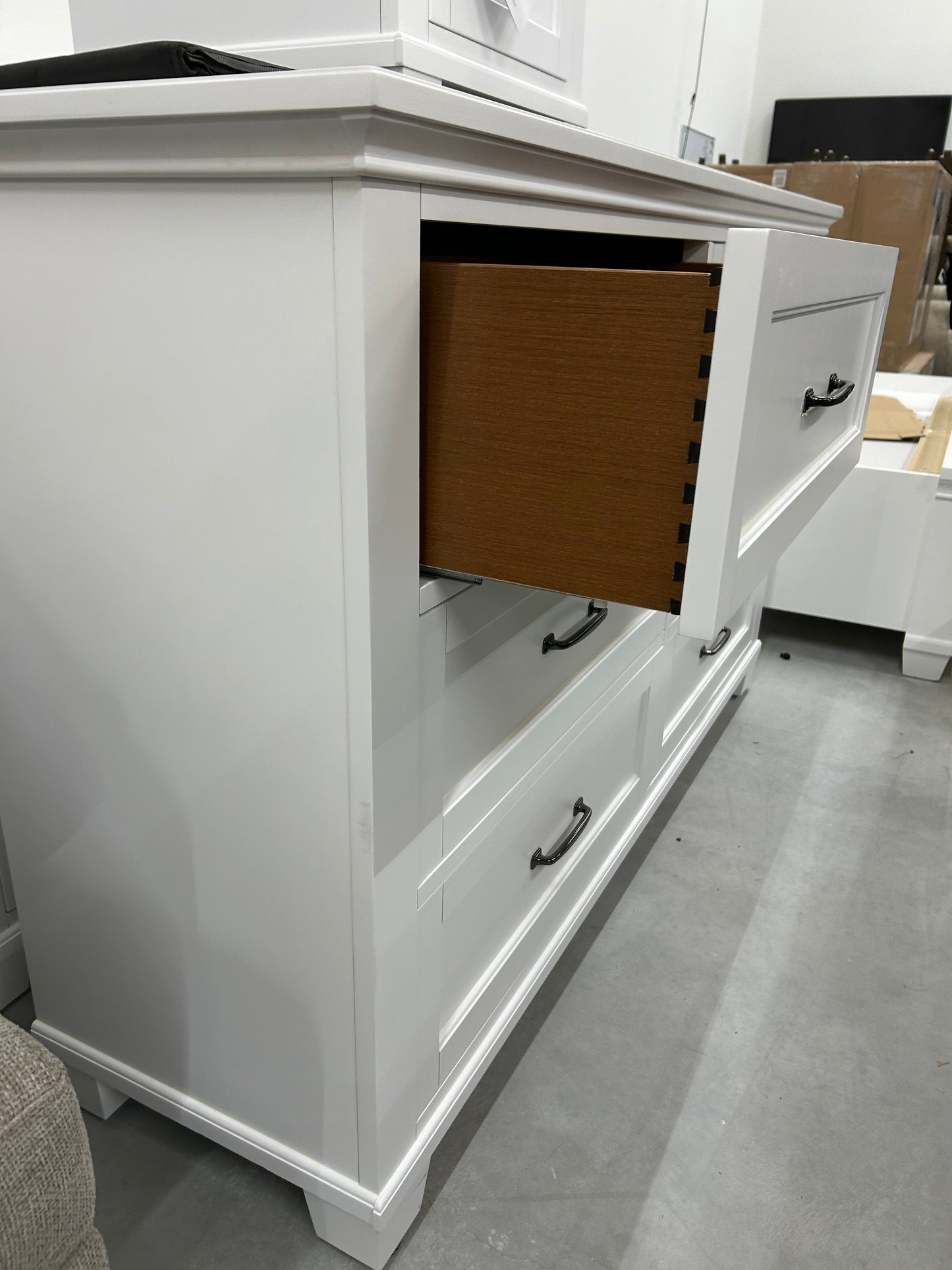 Universal Broadmoore Rose 6-Drawer Dresser