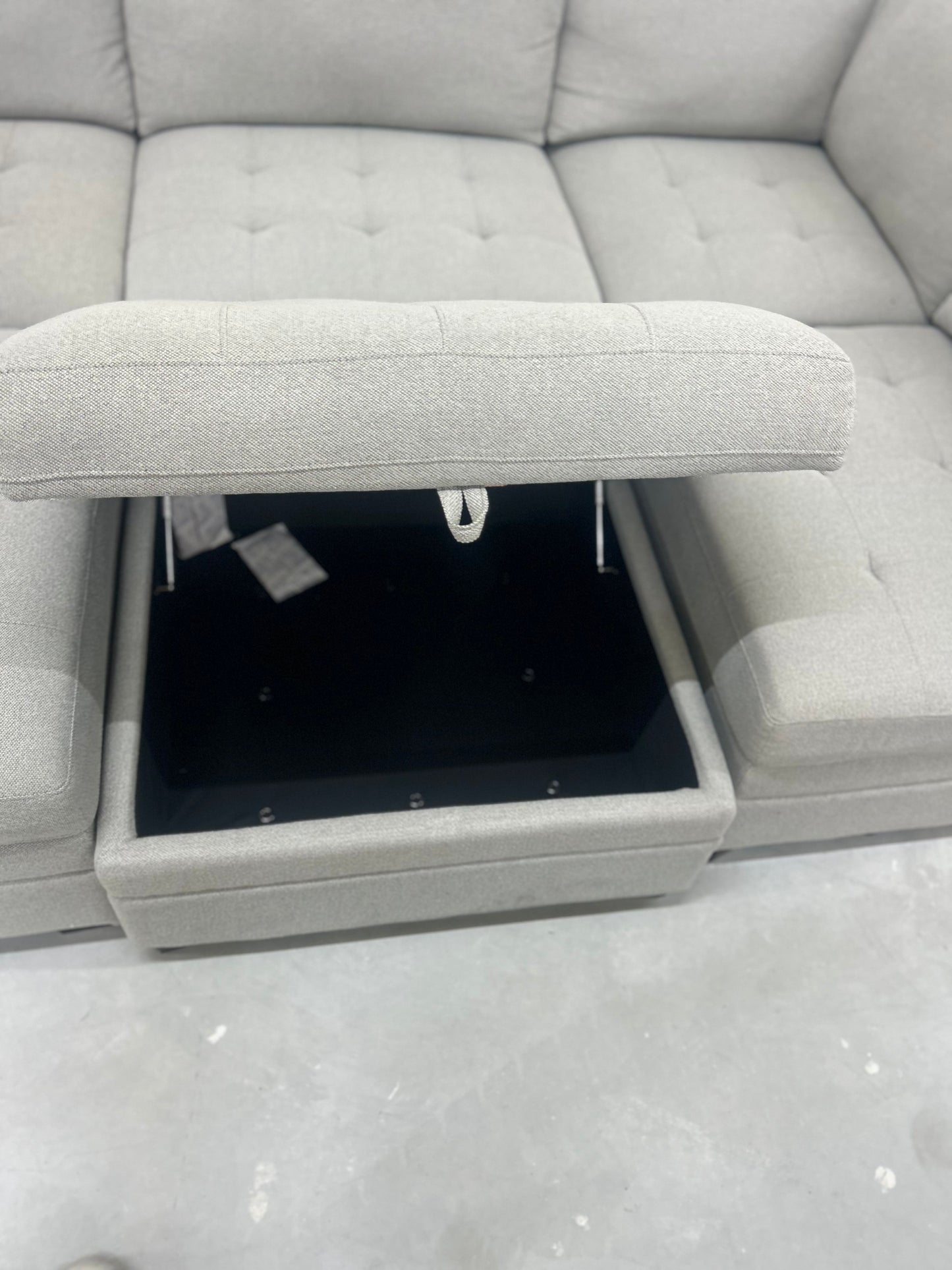 6pc Modular Tisdale w/ Storage ottoman