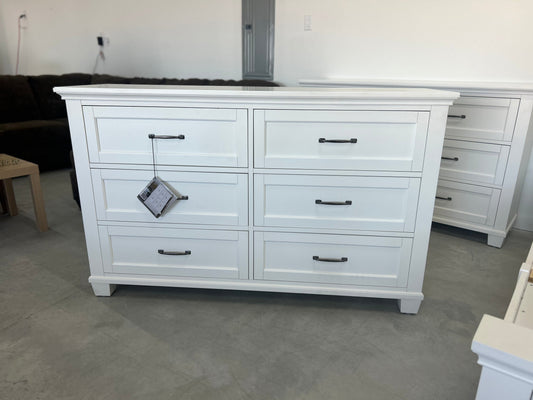 Universal Broadmoore Rose 6-Drawer Dresser