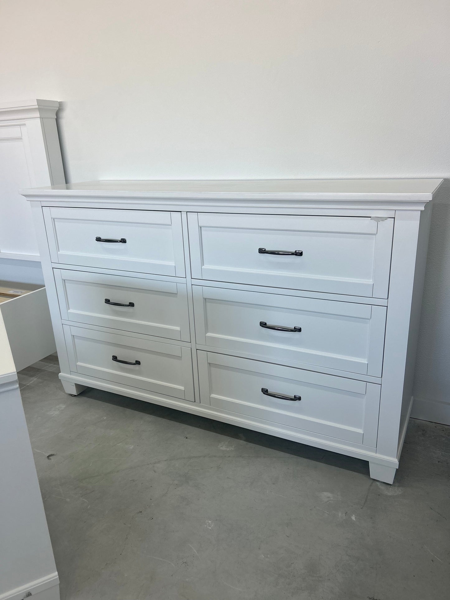 Universal Broadmoore Rose 6-Drawer Dresser